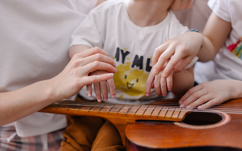 Music therapy with child with cerebrail palsy